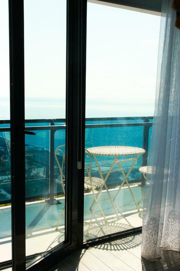 Апартамент Студия Панорамный Возле Моря Batumi Exterior photo